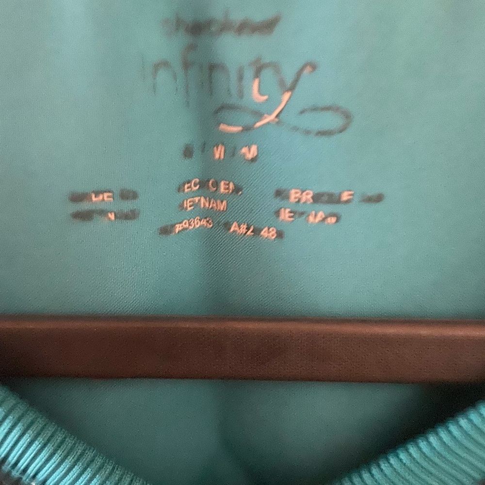 Medium Cherokee Infinity Scrub Top. - image 3